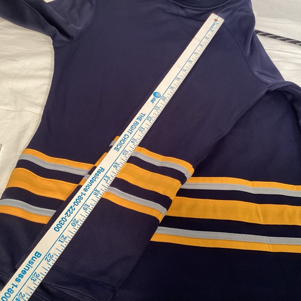 Reebok NHL Buffalo Sabers Hockey Jersey Hoodie Women’s Size Medium - Picture 14 of 14